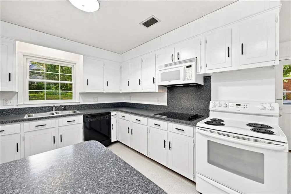 1045 S Magnolia Street Mooresville, NC 28115