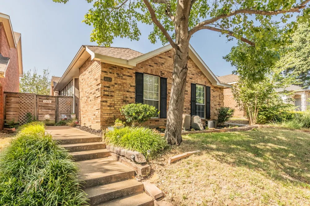 1322 Overlook Drive Lewisville, TX 75067