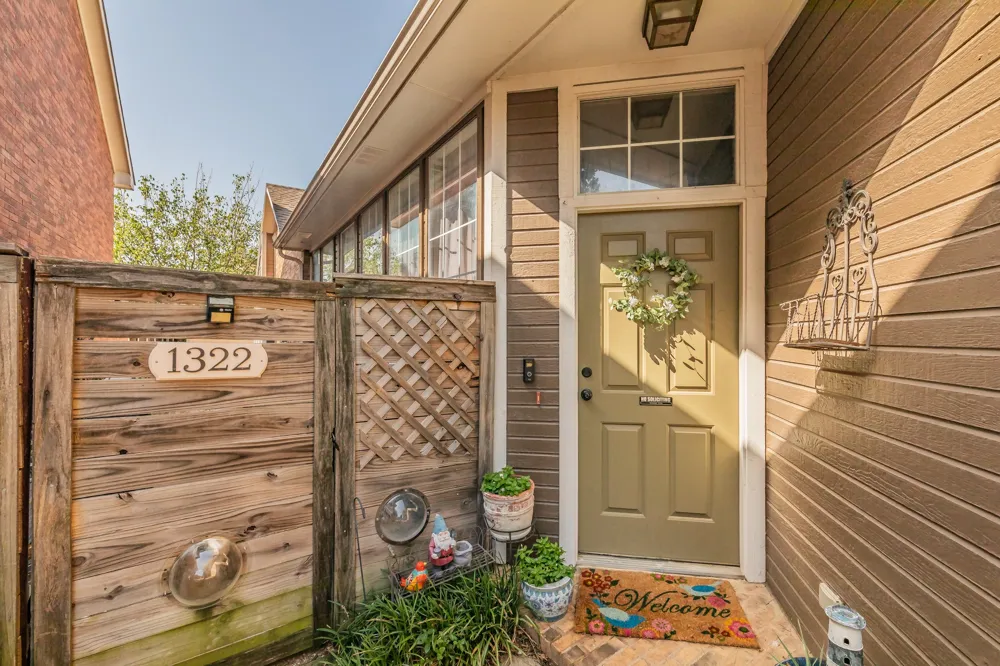 1322 Overlook Drive Lewisville, TX 75067