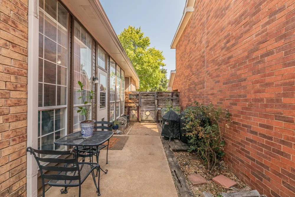 1322 Overlook Drive Lewisville, TX 75067