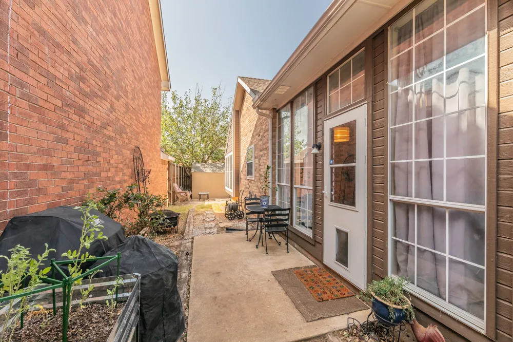 1322 Overlook Drive Lewisville, TX 75067