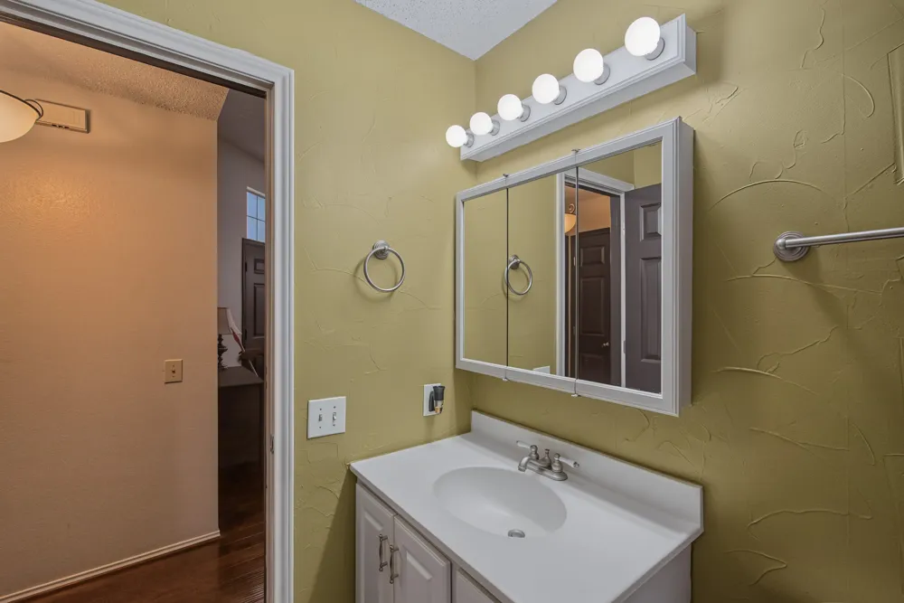 1322 Overlook Drive Lewisville, TX 75067