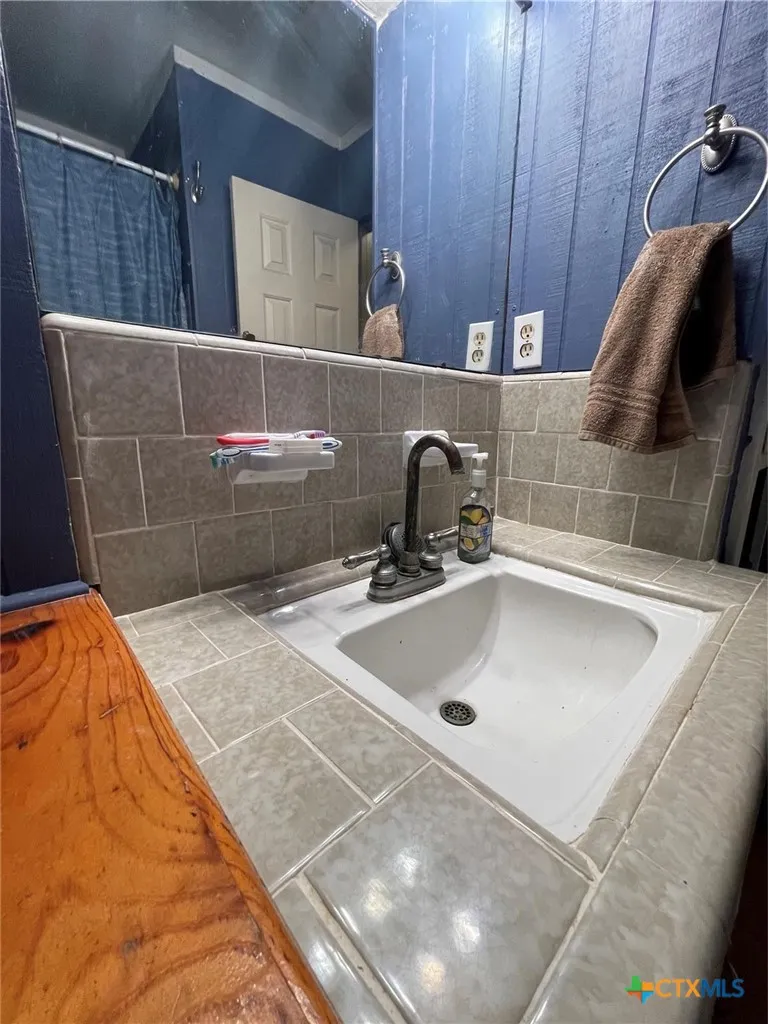 399 Pecan Street Lolita, TX 77971