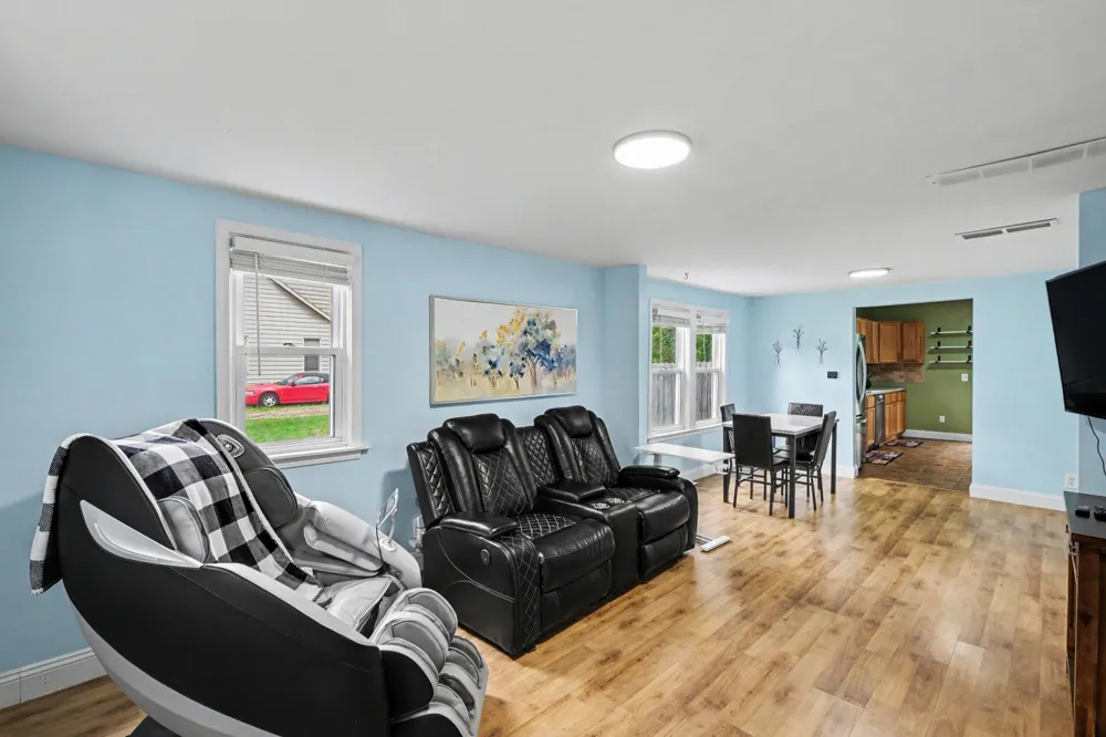 933 Benjamin Avenue NE Grand Rapids, MI 49503