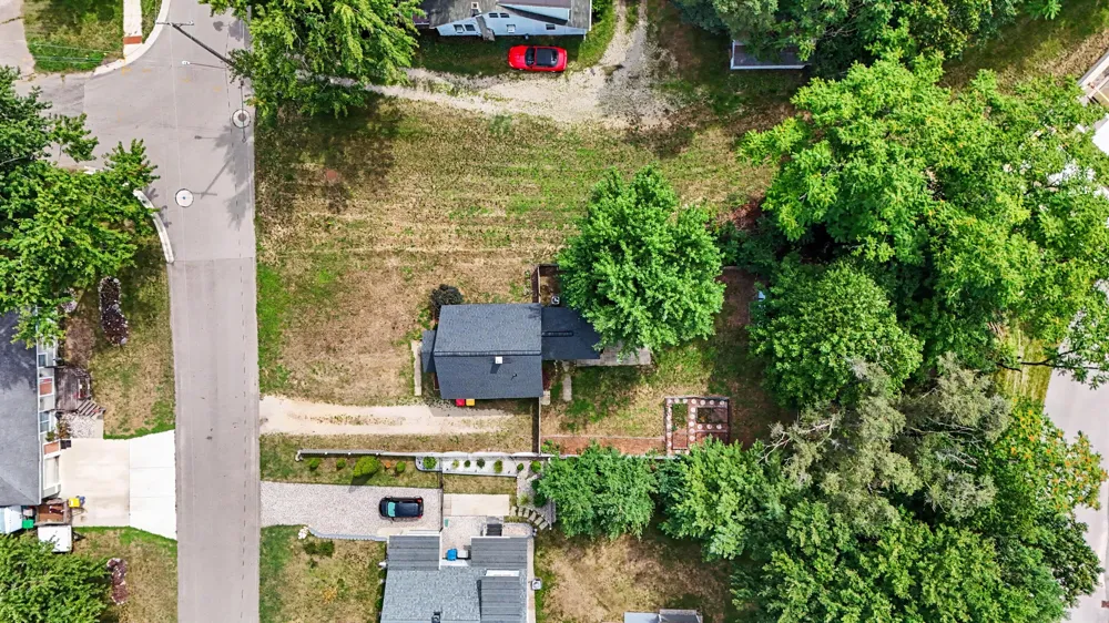 933 Benjamin Avenue NE Grand Rapids, MI 49503