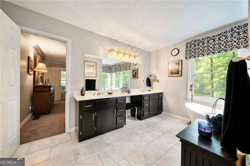 31 Fawn Lake TRL NE White, GA 30184