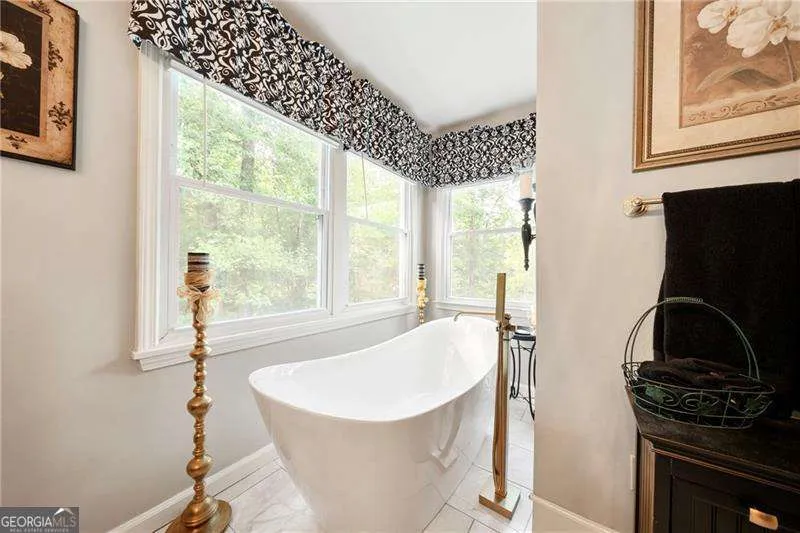 31 Fawn Lake TRL NE White, GA 30184