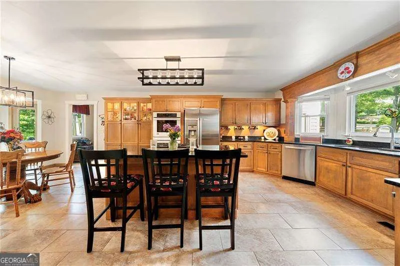 31 Fawn Lake TRL NE White, GA 30184