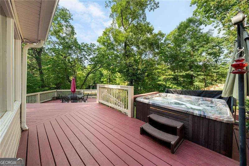 31 Fawn Lake TRL NE White, GA 30184