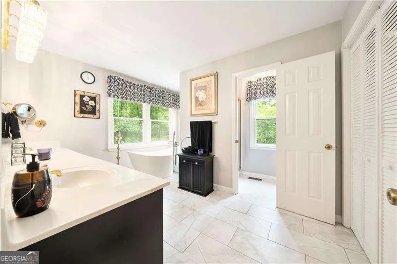 31 Fawn Lake TRL NE White, GA 30184