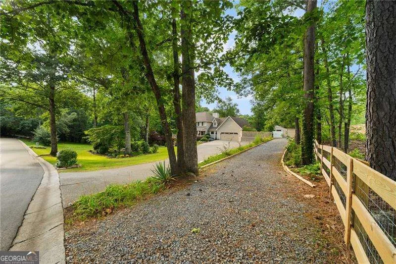 31 Fawn Lake TRL NE White, GA 30184