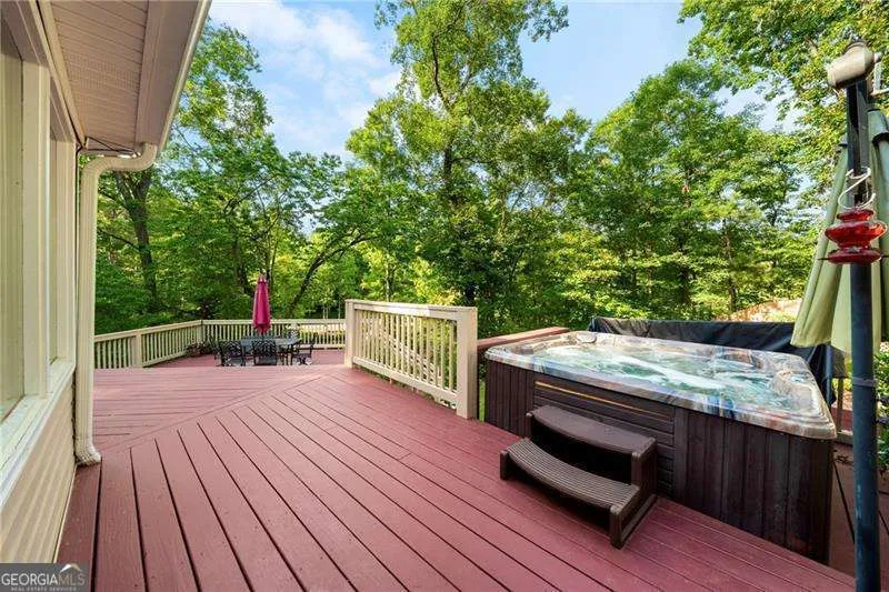 31 Fawn Lake TRL NE White, GA 30184