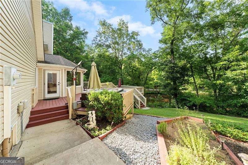 31 Fawn Lake TRL NE White, GA 30184