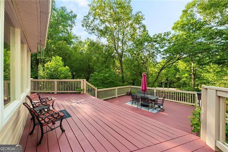 31 Fawn Lake TRL NE White, GA 30184