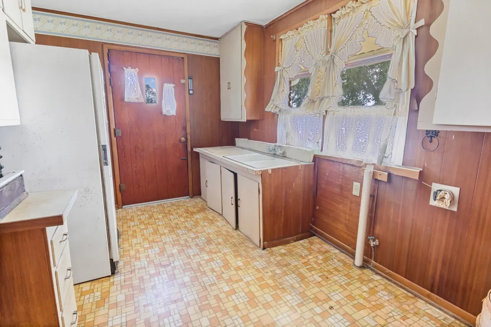 717 E FIRST STREET Hughes Springs, TX 75656