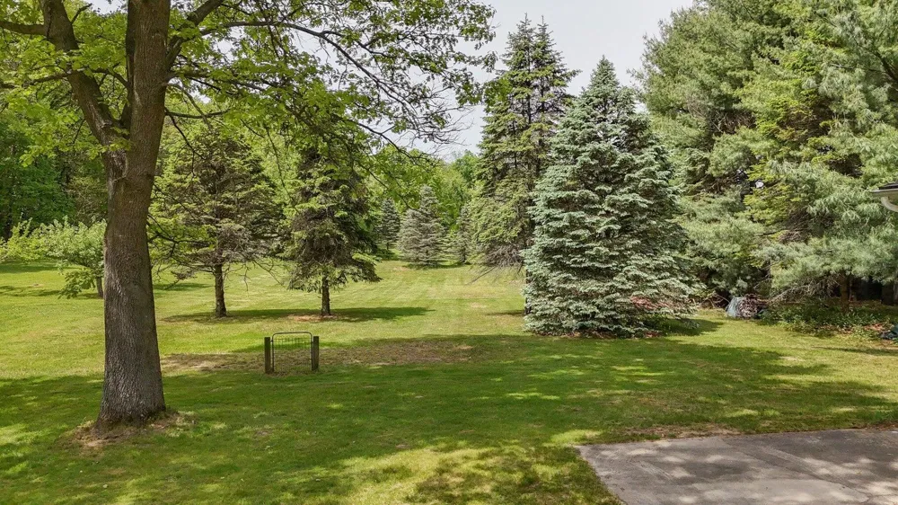 54348 Twin Lakes Road Dowagiac, MI 49047