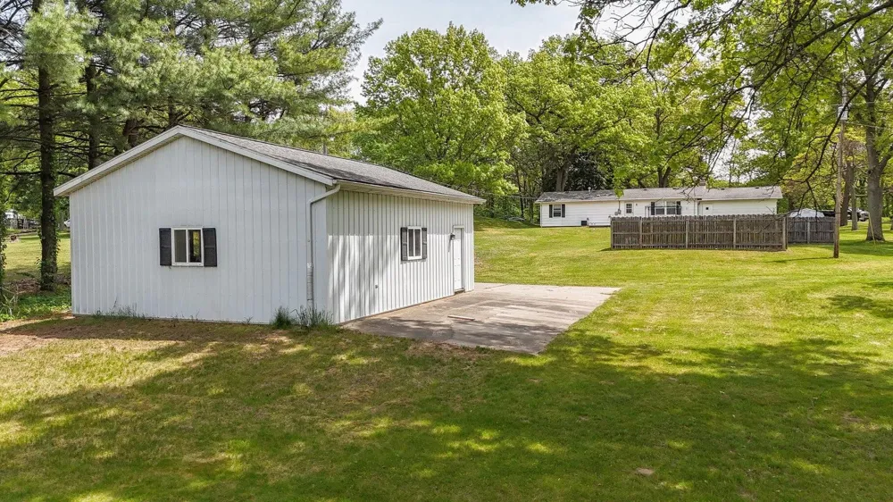 54348 Twin Lakes Road Dowagiac, MI 49047
