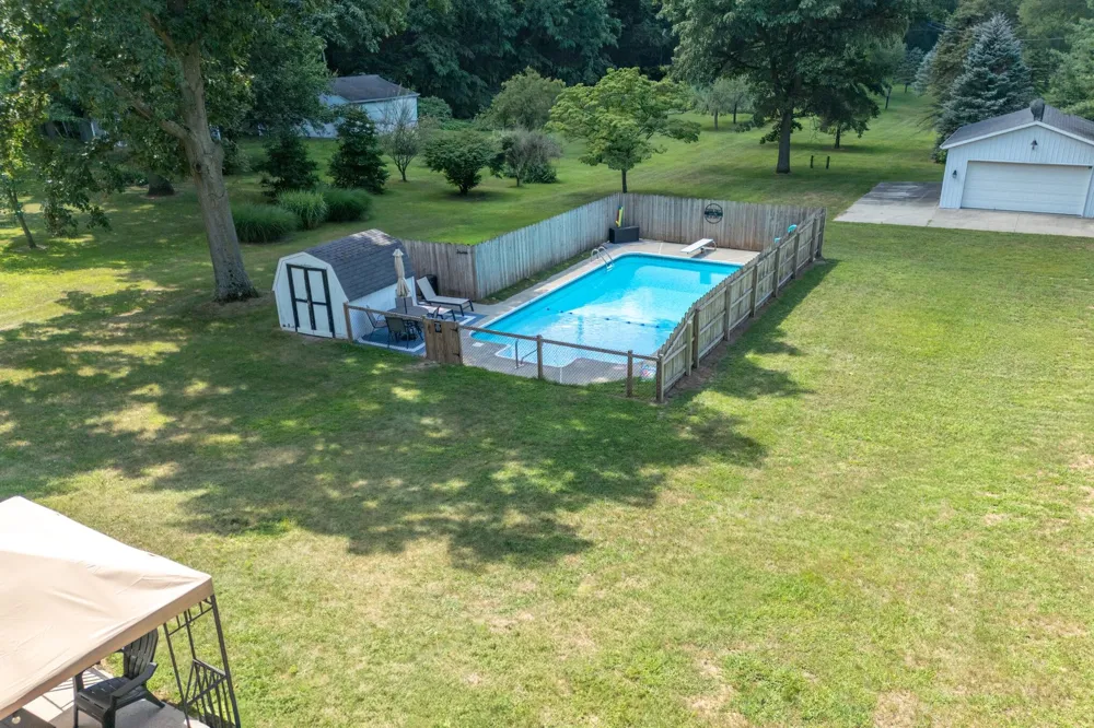 54348 Twin Lakes Road Dowagiac, MI 49047