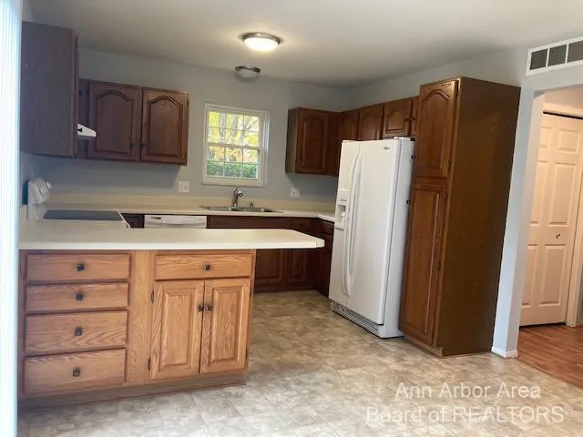 3502 Burbank Drive Ann Arbor, MI 48105