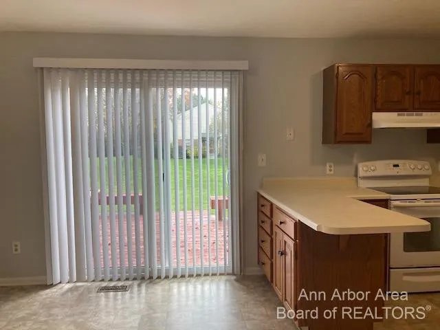 3502 Burbank Drive Ann Arbor, MI 48105