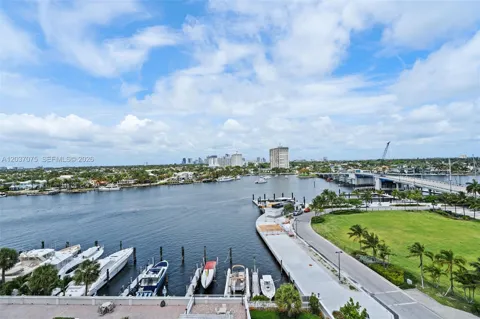 1 Las Olas Cir #809
