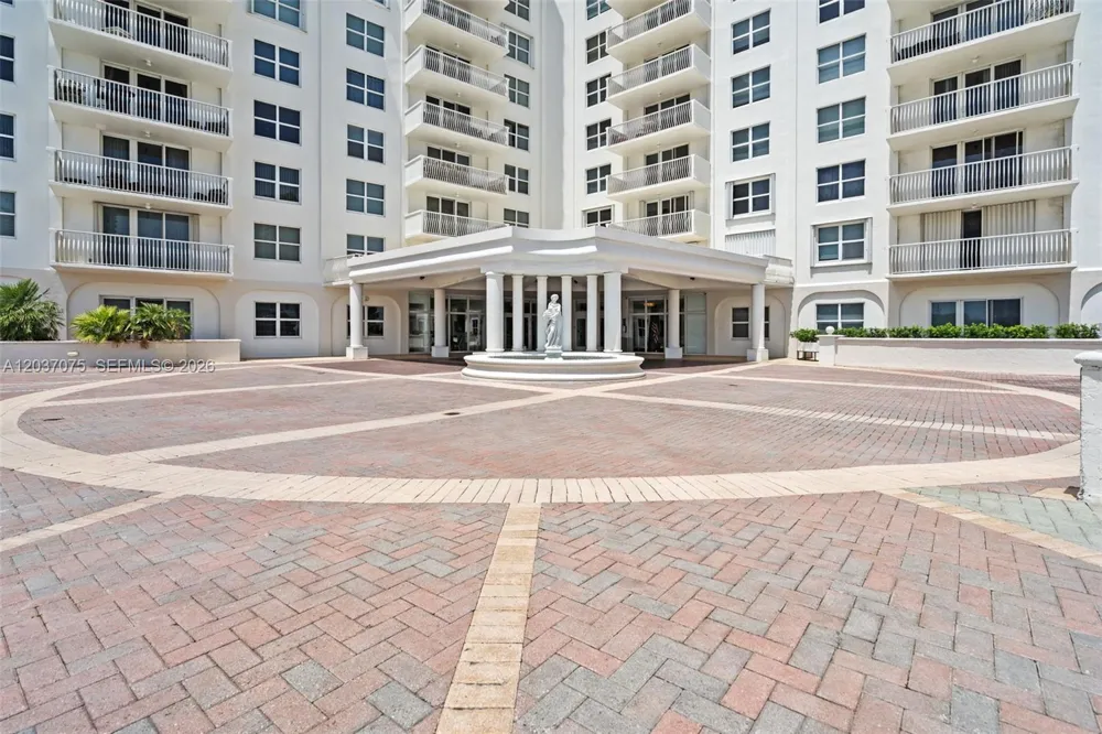 1 Las Olas Cir #809 Fort Lauderdale, FL 33316