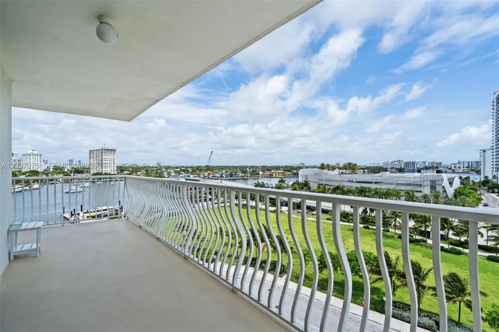 1 Las Olas Cir #809 Fort Lauderdale, FL 33316