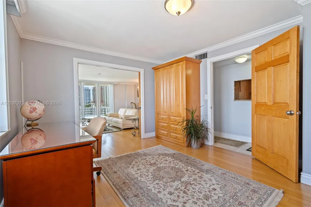 1 Las Olas Cir #809 Fort Lauderdale, FL 33316