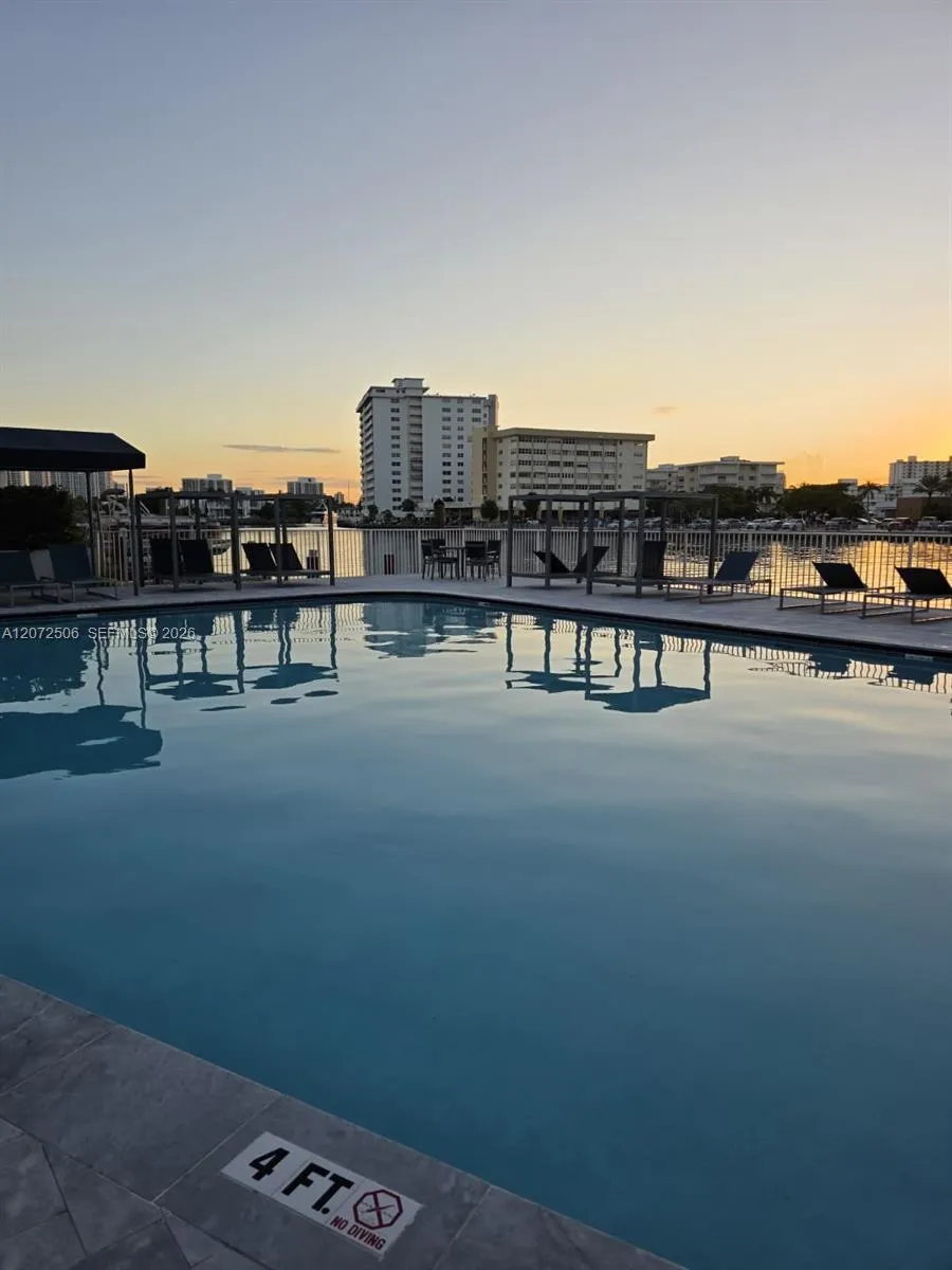 1833 S Ocean Dr #809 Hallandale Beach, FL 33009