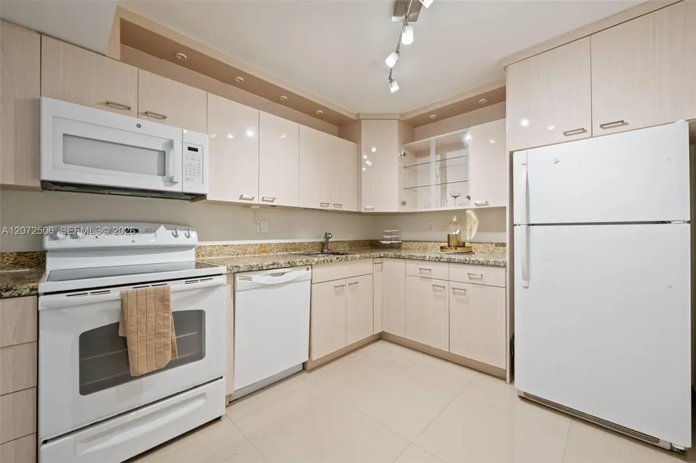 1833 S Ocean Dr #809 Hallandale Beach, FL 33009