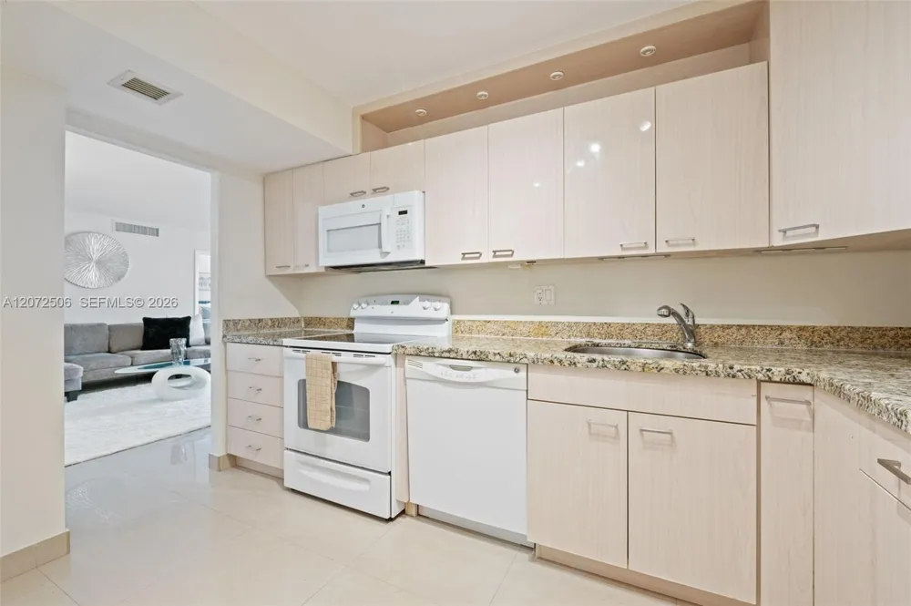 1833 S Ocean Dr #809 Hallandale Beach, FL 33009