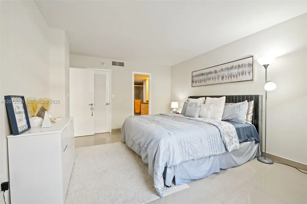 1833 S Ocean Dr #809 Hallandale Beach, FL 33009