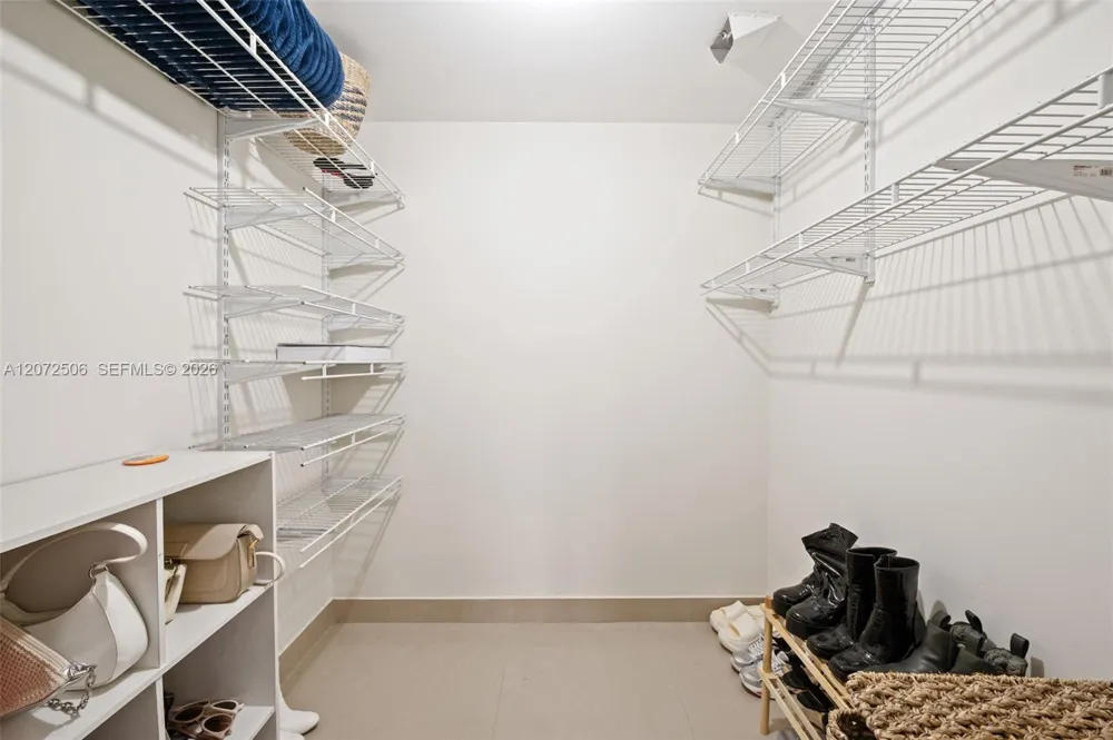 1833 S Ocean Dr #809 Hallandale Beach, FL 33009
