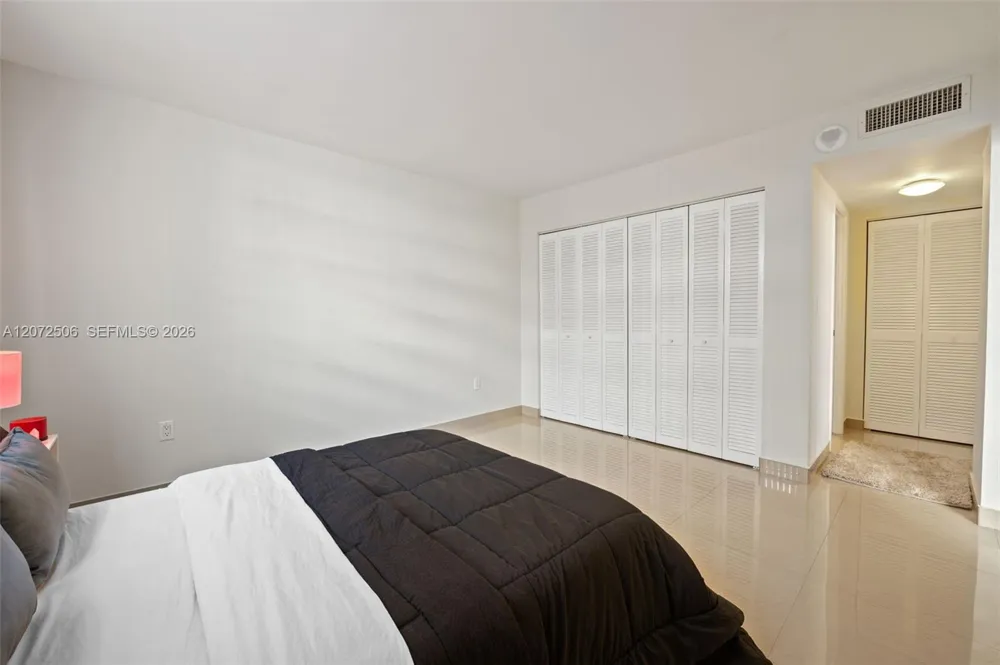 1833 S Ocean Dr #809 Hallandale Beach, FL 33009