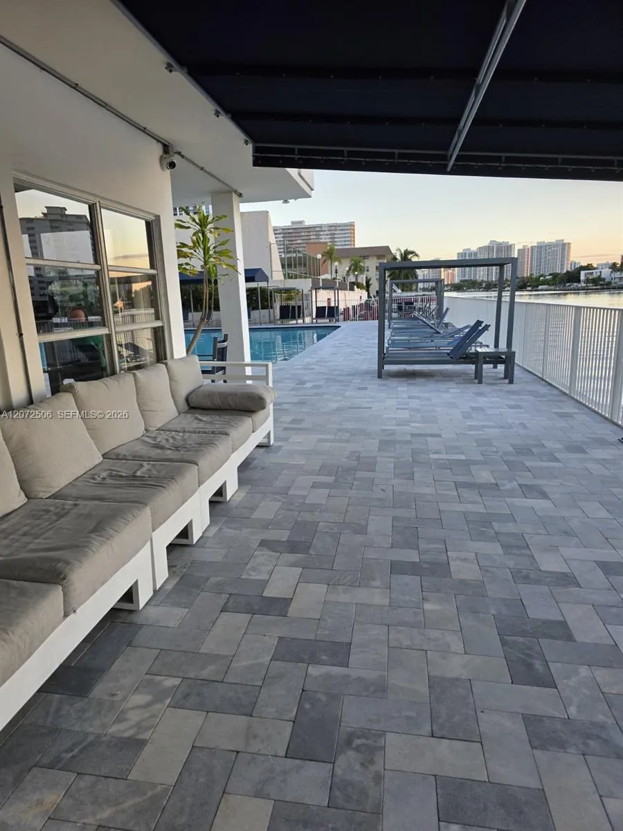 1833 S Ocean Dr #809 Hallandale Beach, FL 33009