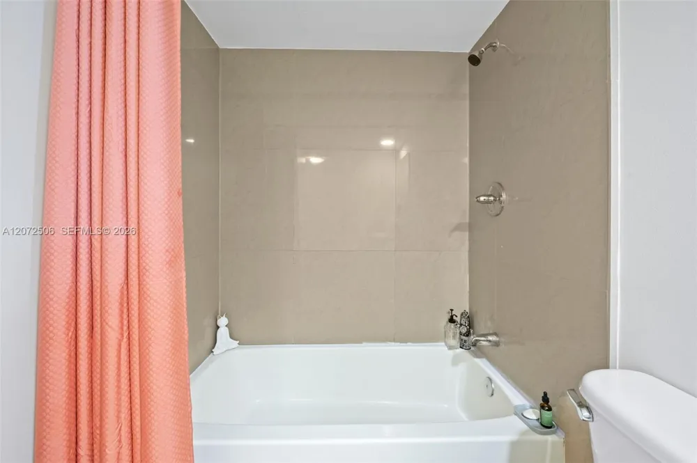1833 S Ocean Dr #809 Hallandale Beach, FL 33009