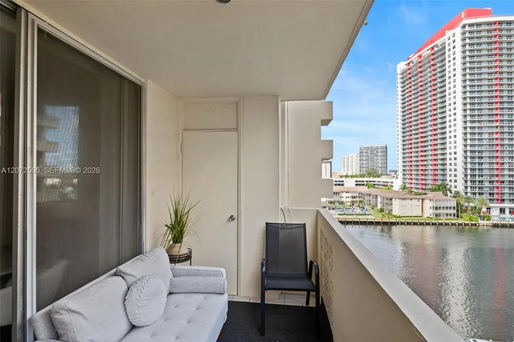 1833 S Ocean Dr #809 Hallandale Beach, FL 33009