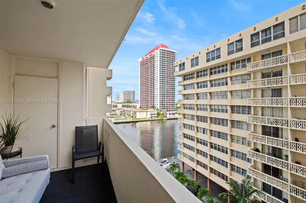 1833 S Ocean Dr #809 Hallandale Beach, FL 33009