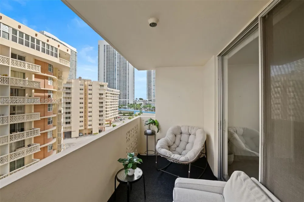 1833 S Ocean Dr #809 Hallandale Beach, FL 33009