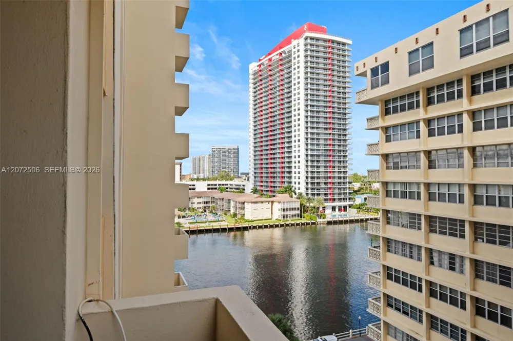 1833 S Ocean Dr #809 Hallandale Beach, FL 33009