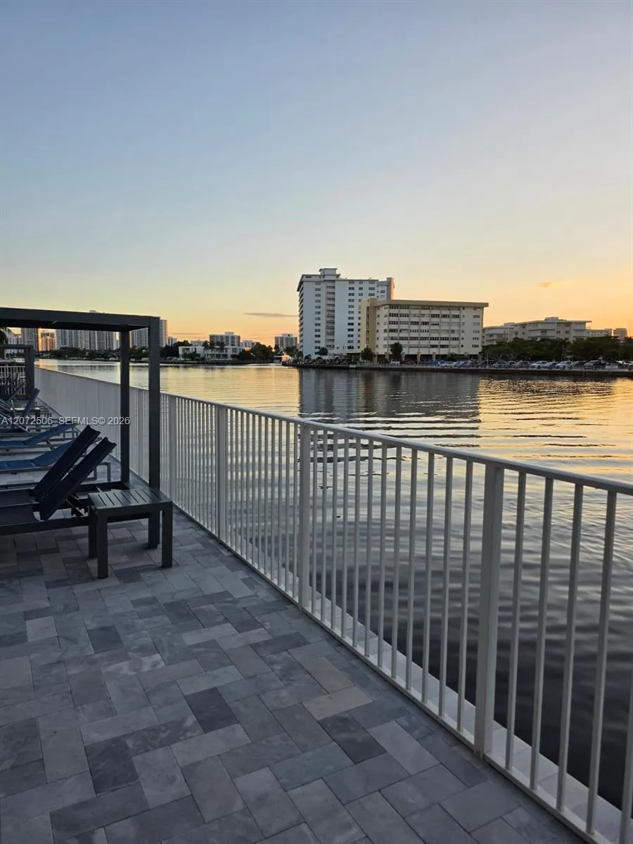 1833 S Ocean Dr #809 Hallandale Beach, FL 33009