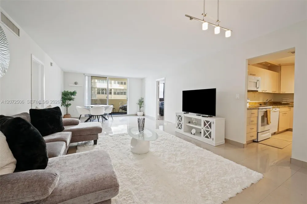 1833 S Ocean Dr #809 Hallandale Beach, FL 33009