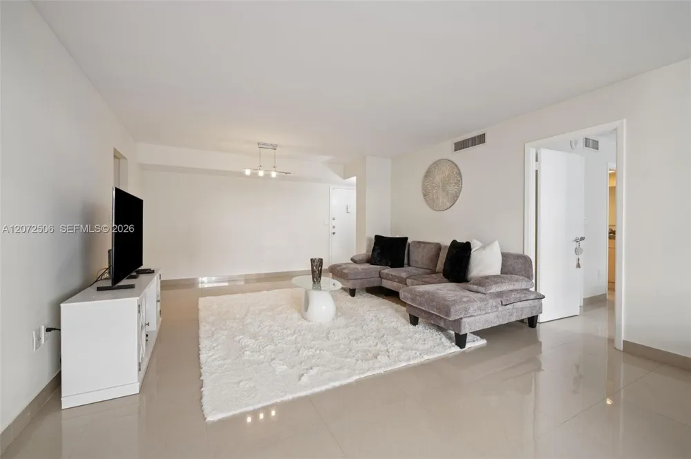 1833 S Ocean Dr #809 Hallandale Beach, FL 33009