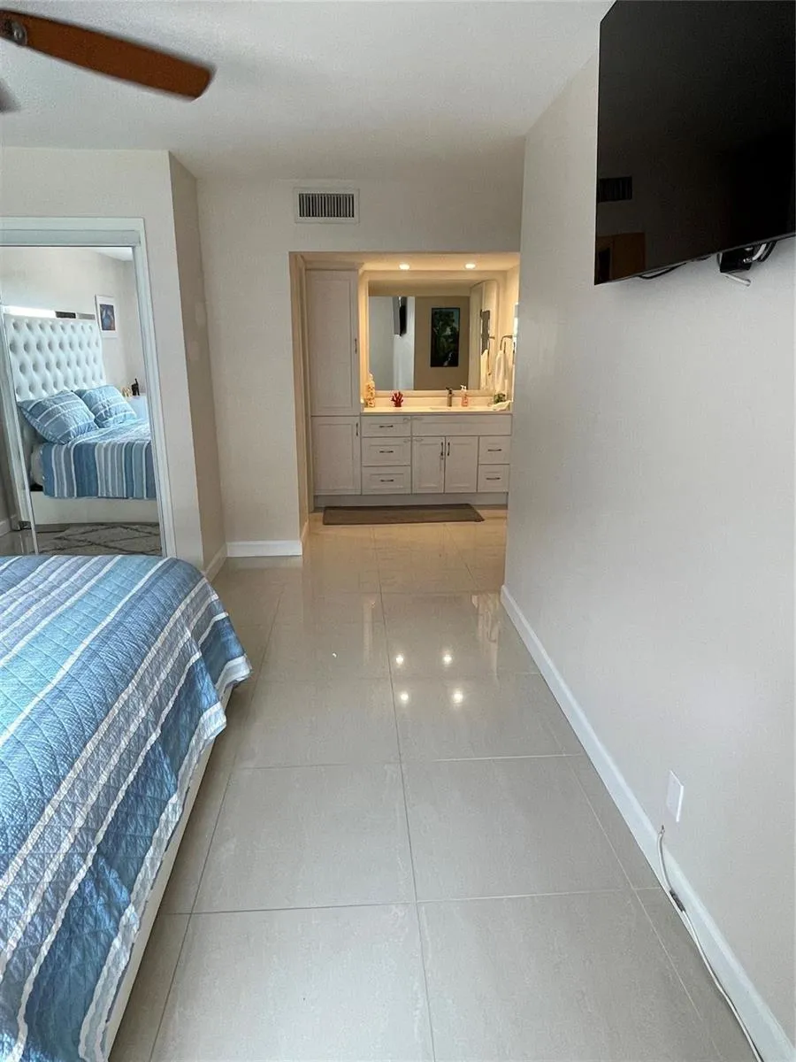 5200 Ocean Boulevard #405b Lauderdale By The Sea, FL 33308
