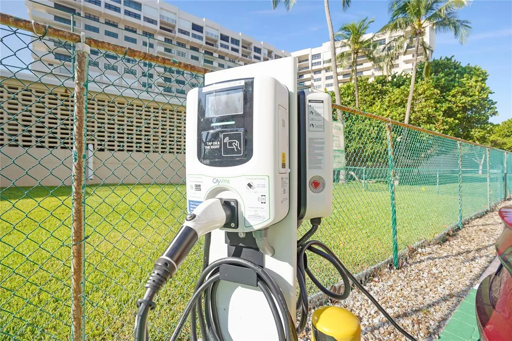 5200 Ocean Boulevard #405b Lauderdale By The Sea, FL 33308