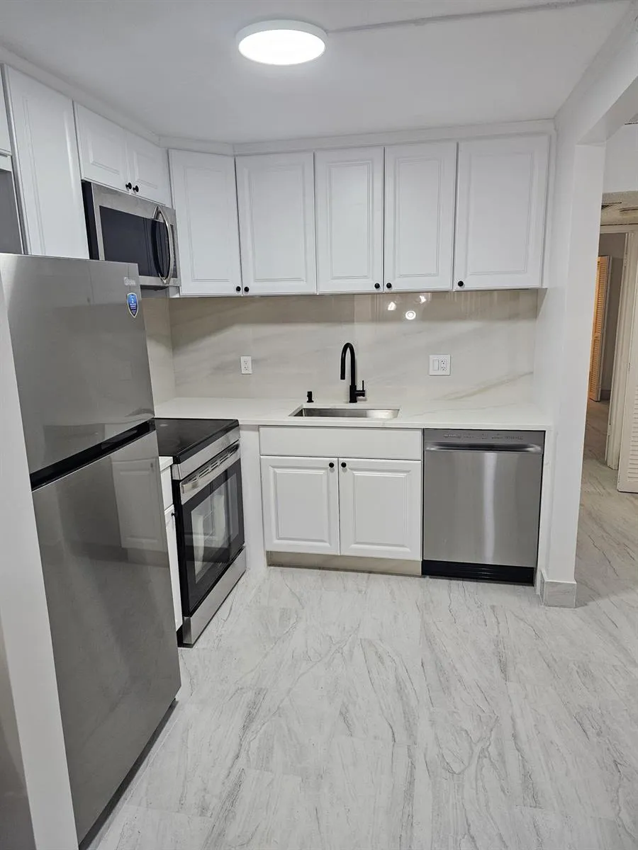 555 Purdy Lane #114 Palm Springs, FL 33461