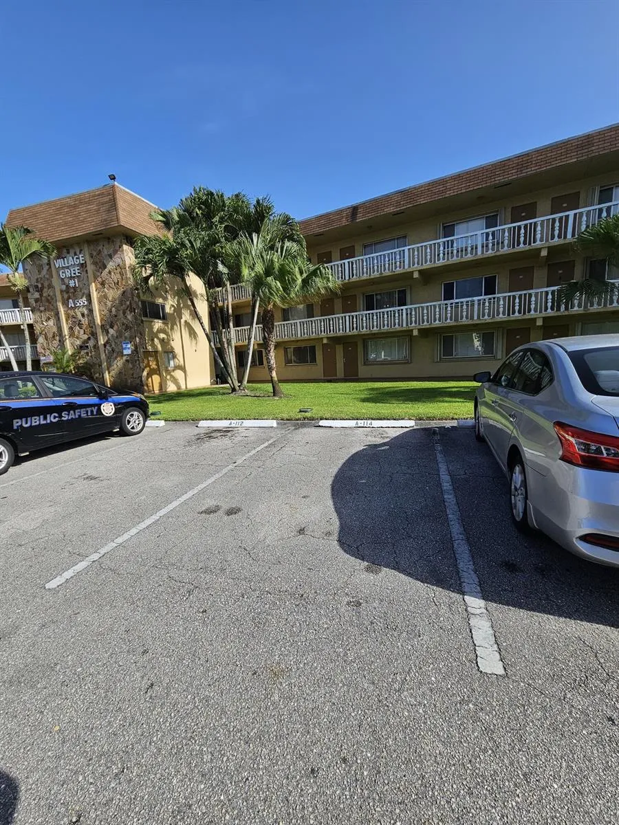 555 Purdy Lane #114 Palm Springs, FL 33461