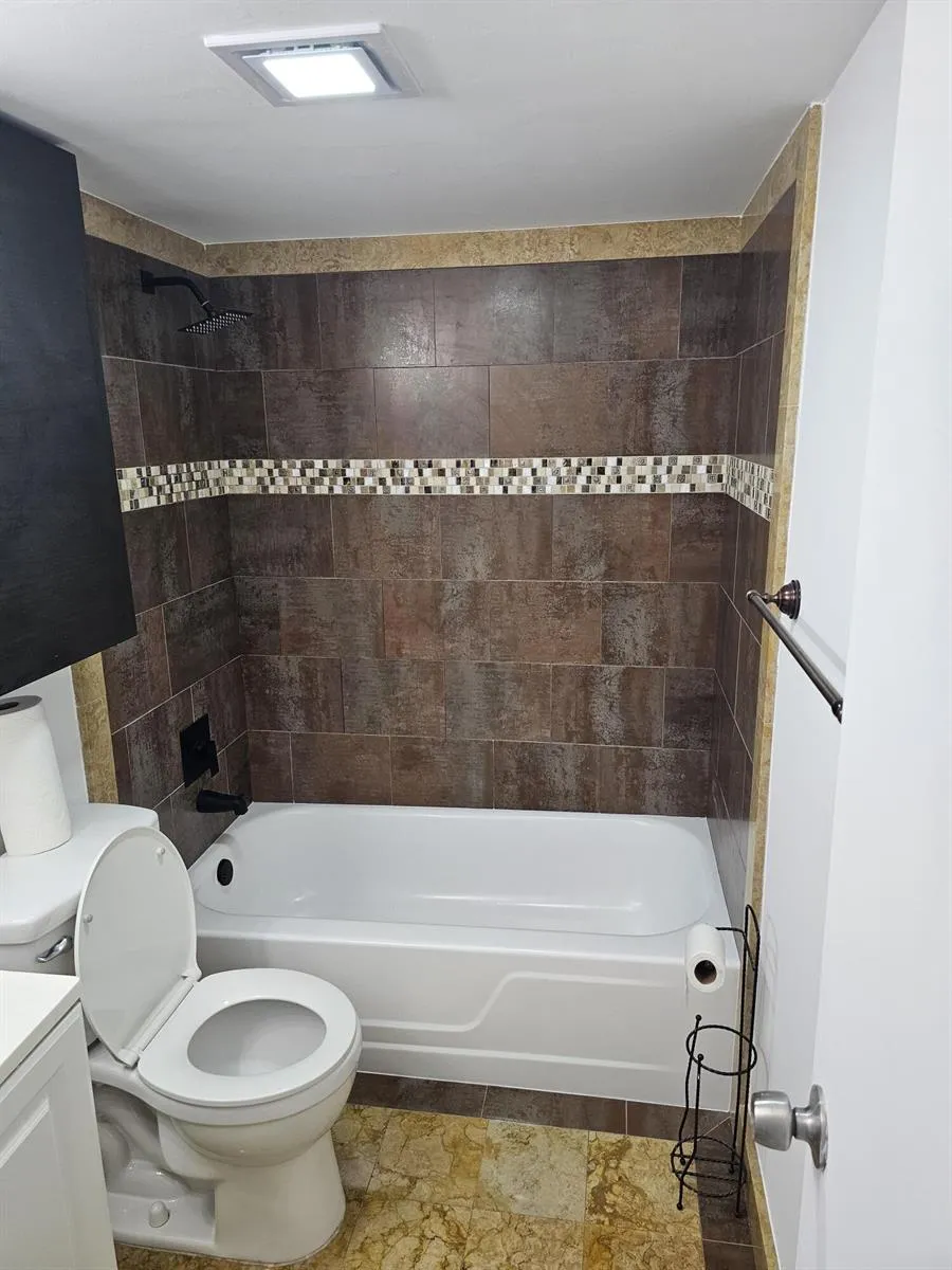 555 Purdy Lane #114 Palm Springs, FL 33461
