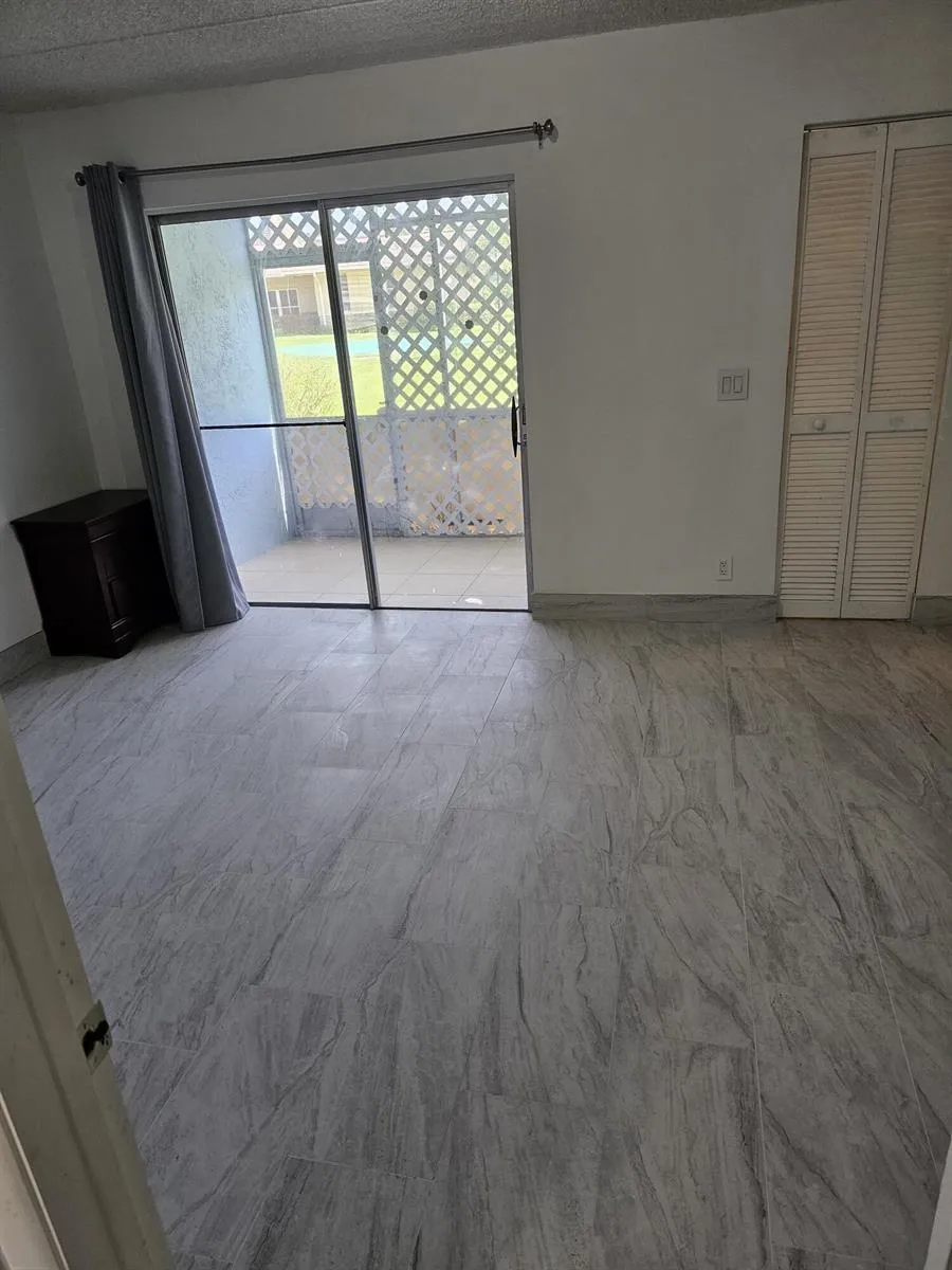 555 Purdy Lane #114 Palm Springs, FL 33461