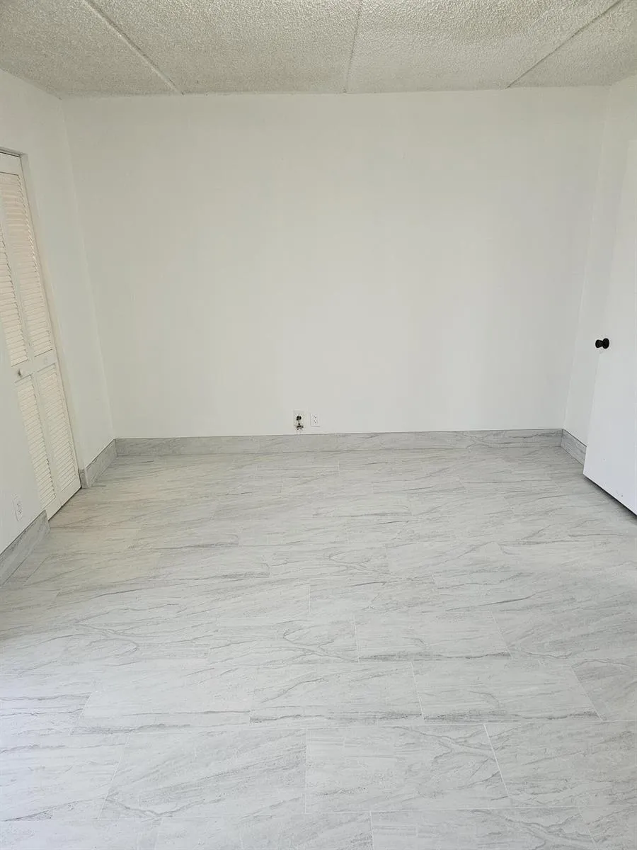 555 Purdy Lane #114 Palm Springs, FL 33461